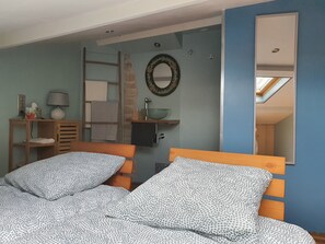 2 chambres, fer et planche à repasser, Wi-Fi, draps fournis