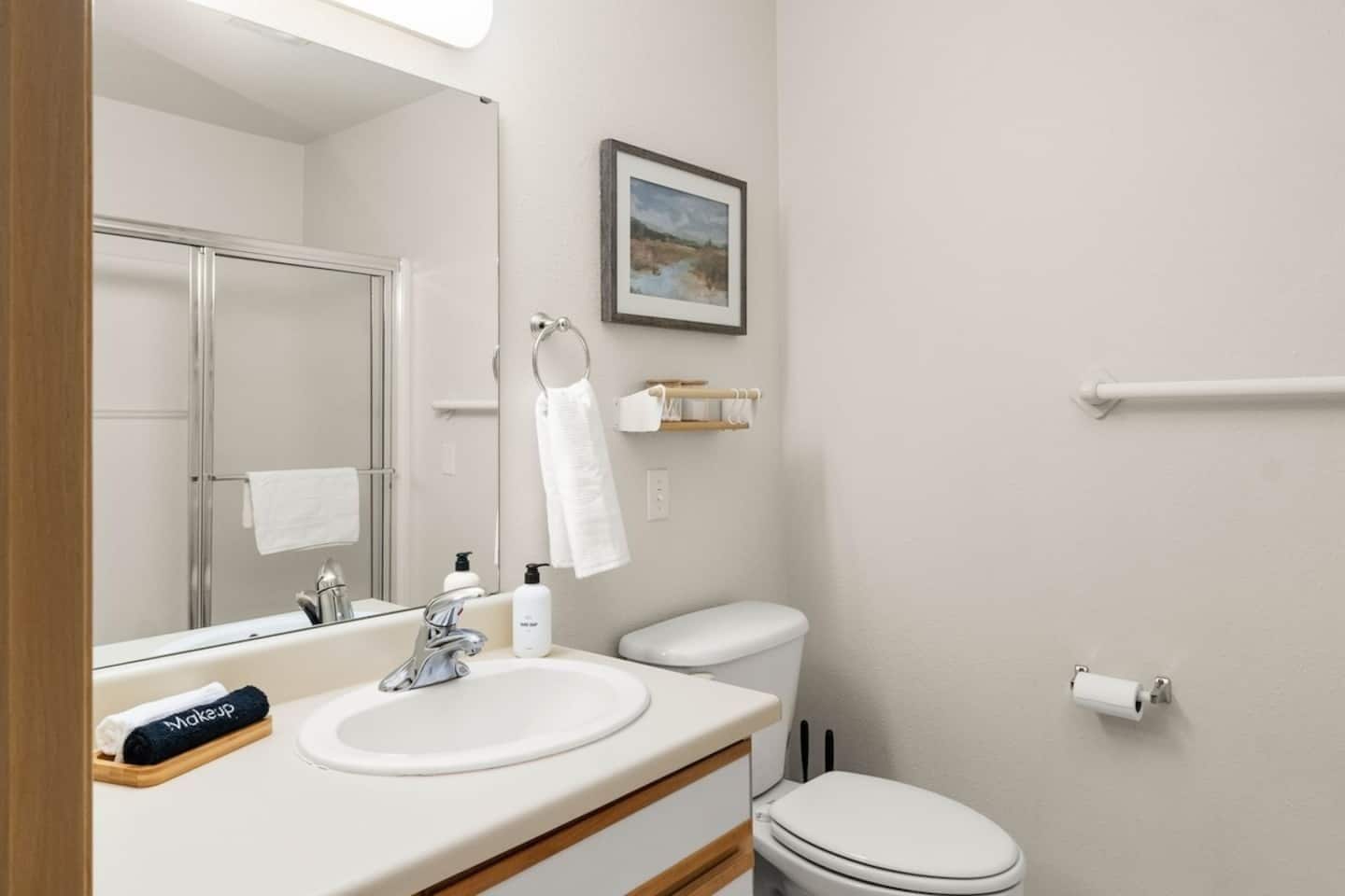 Sèche-cheveux, serviettes fournies