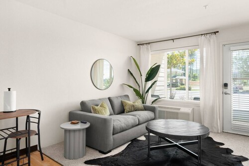 The Lassen | Spacious & Private 1bdrm in Paradise