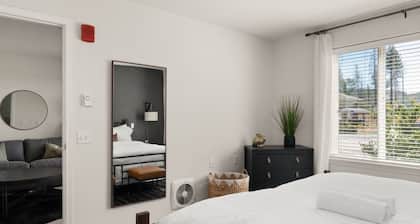 The Lassen | Spacious & Private 1bdrm in Paradise