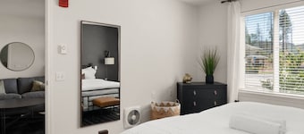 The Lassen | Spacious & Private 1bdrm in Paradise