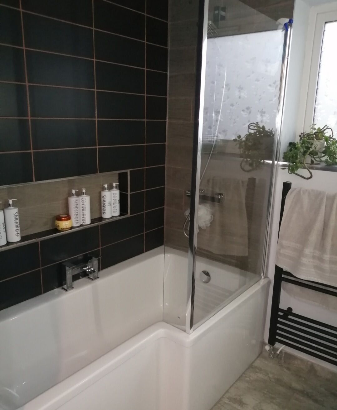 Apartment, Multiple Beds | Bathroom | Combined shower/bathtub, deep-soaking bathtub, hair dryer, towels