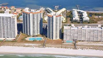 Condo (3 Bedrooms) | Property amenity