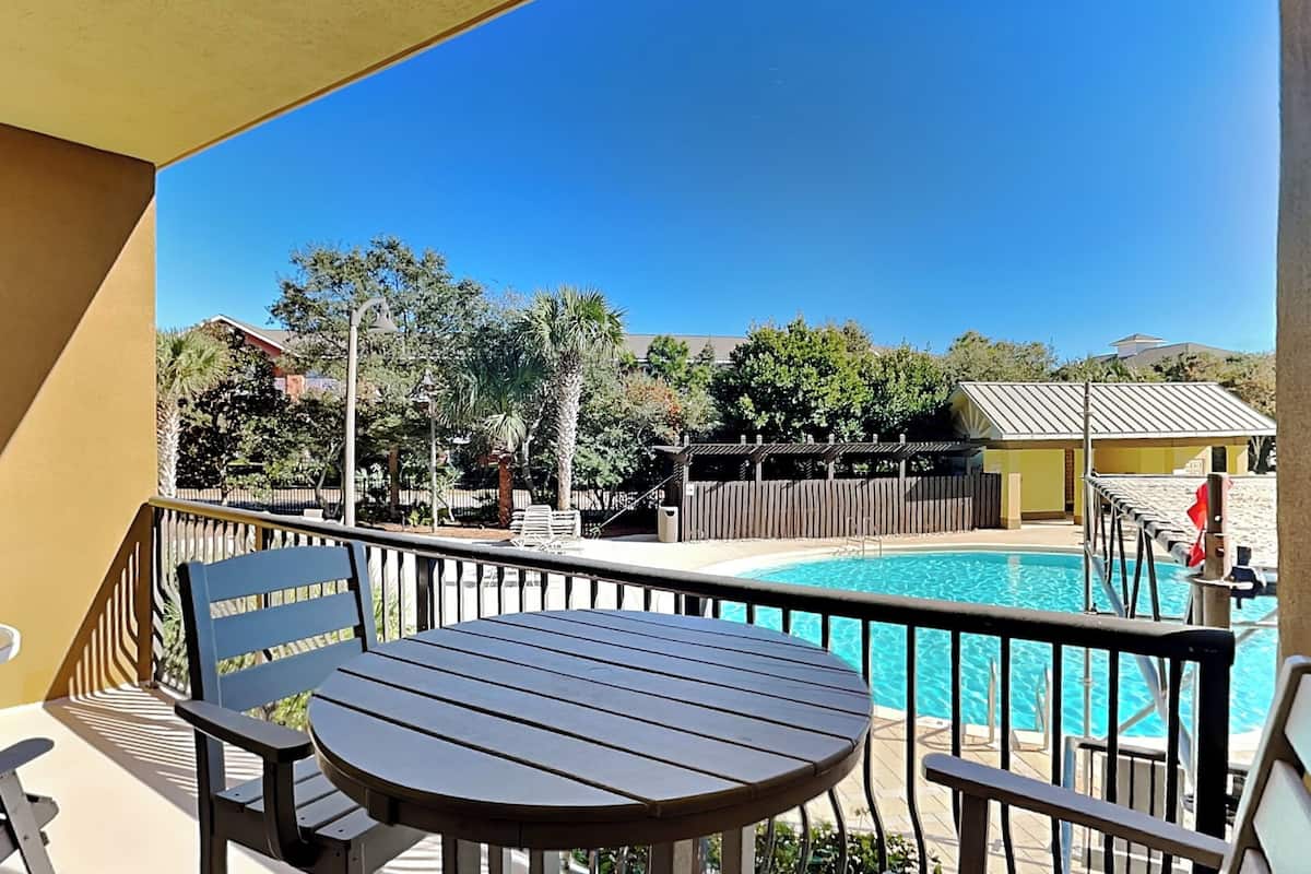 Condo (#205 - No Pets) | Outdoor dining