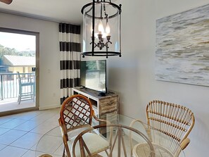 Huoneisto (#205 - No Pets) | Oleskelualue | Televisio