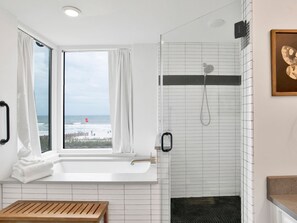 Bathroom - Beach Colony Towers by Southern Vacation Rentals (Pensacola)