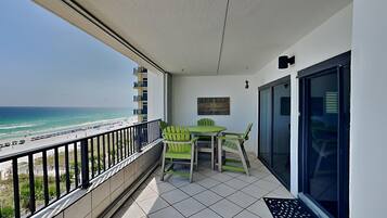 Condo, varias camas, balcón, vista al océano (#606 - No Pets) | Vista desde la habitación