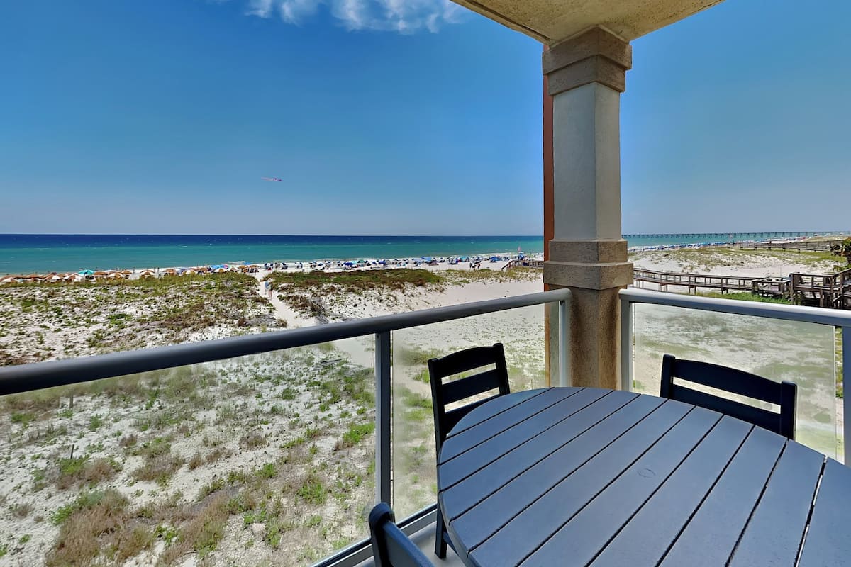 Condo (#206A - No Pets) | Restaurante al aire libre