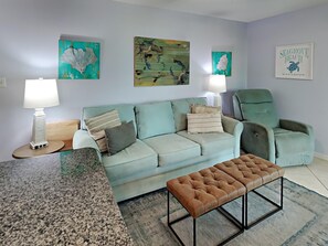 公寓式客房 (#413 - No Pets) | 起居区 | 42-英寸纯平电视（配备数码频道）