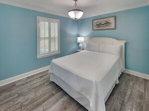 公寓式客房, 多张床, 露台, 泳池景观 (#911 - No Pets) | 客房景观