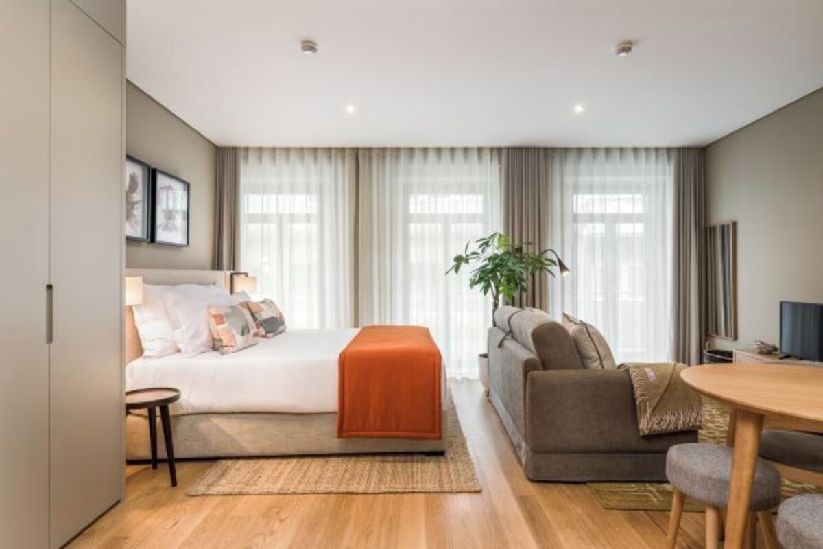 Studio for 4 People, Garden or City View