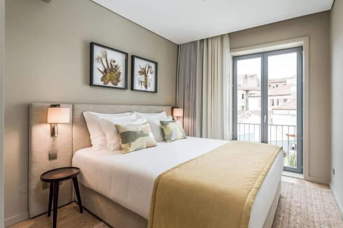 3 bedrooms, in-room safe, blackout curtains, soundproofing