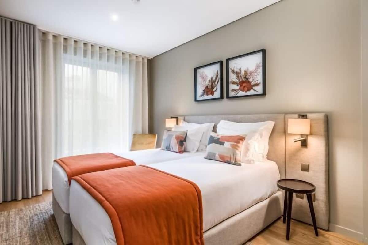 3 bedrooms, in-room safe, blackout curtains, soundproofing