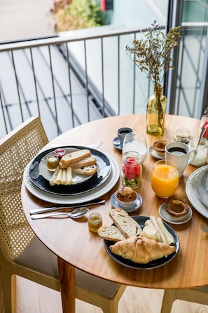 Daily continental breakfast for a fee
