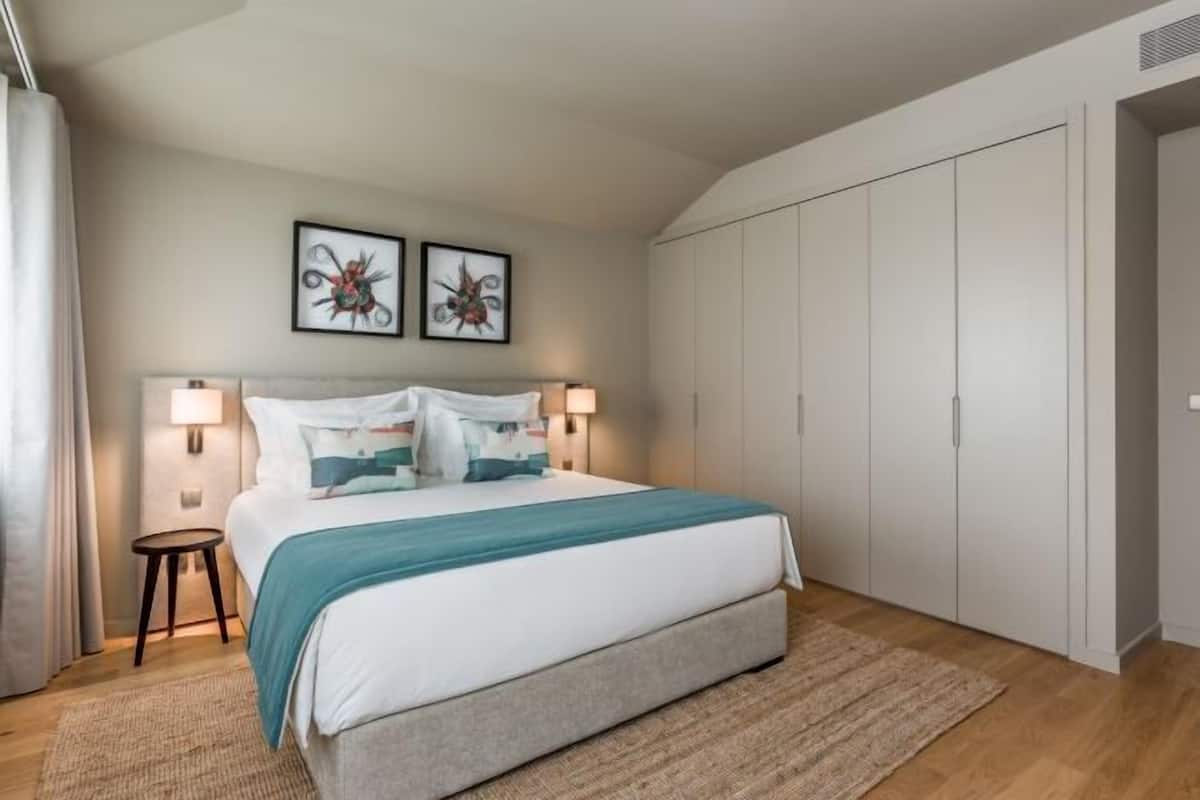 3 bedrooms, in-room safe, blackout curtains, soundproofing