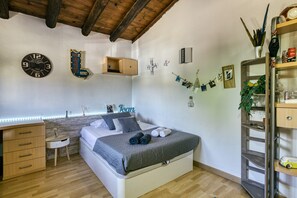 5 bedrooms, iron/ironing board, free WiFi, bed sheets - Country House 'El Paller' with Balcony and Wi-Fi (Borrassà)