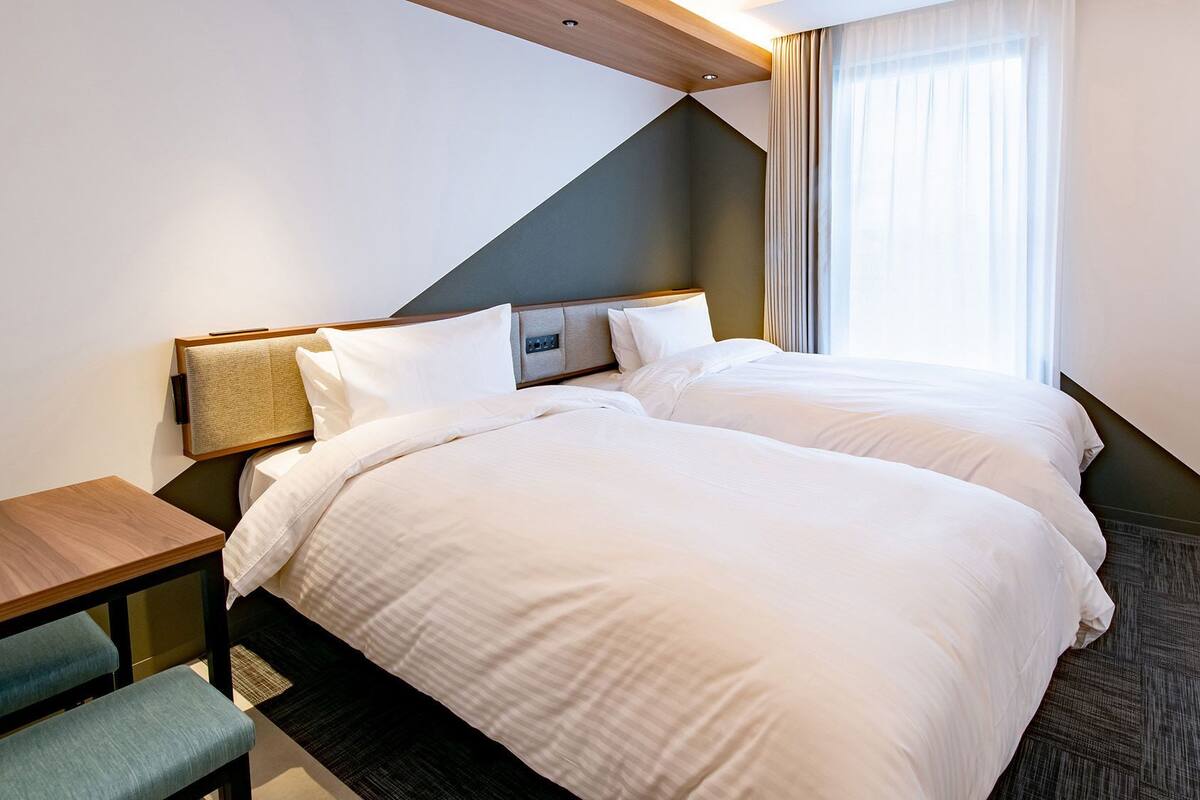 In-room safe, WiFi (free), bed sheets