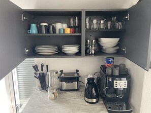 Appartement | Cuisine privée | Réfrigérateur, four à micro-ondes, un four, surface de cuisson