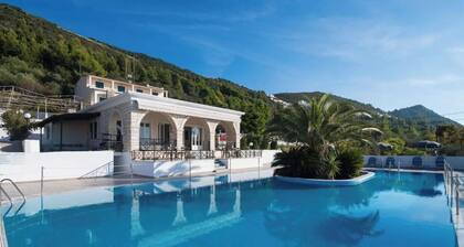 Hotel Apartment 'Sunset Supreme Studio C' with Sea View, Shared Pool & Wi-Fi