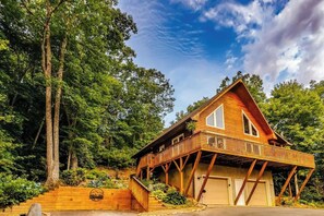 Exterior - Cabin|Hot tub|Sauna|Game+Movie Rm|View|Near AVL (Candler)