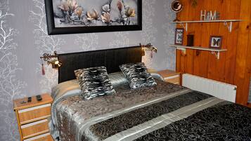 4 Schlafzimmer, Schreibtisch, Bügeleisen/Bügelbrett, kostenloses WLAN