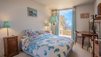 3 slaapkamers, een strijkplank/strijkijzer, gratis wifi, beddengoed