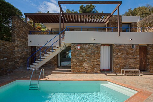 Holiday Home with Sea View, Private Pool & A/C