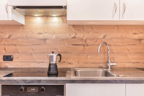 冰箱、微波炉、烤箱、炉灶