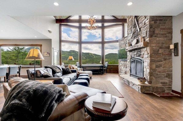 Smart TV y chimenea