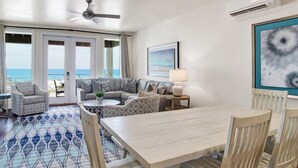 Kondominium, Beberapa Tempat Tidur, balkon, pemandangan samudra (East B - No Pets) | Tempat makan