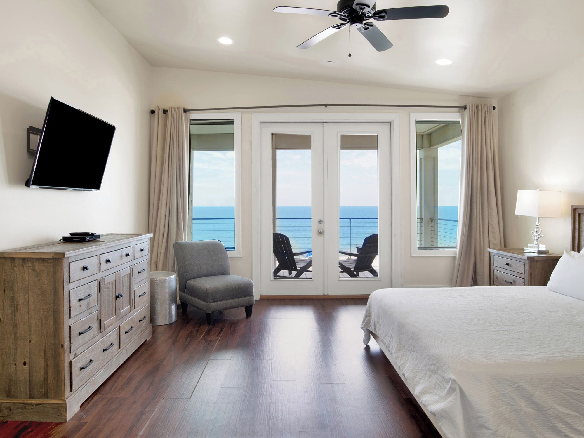 32 bedrooms, individually decorated, individually furnished, free WiFi