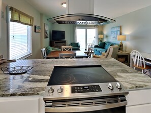 公寓客房 (#3A - No Pets) | 私人廚房 | 咖啡機/沖茶器