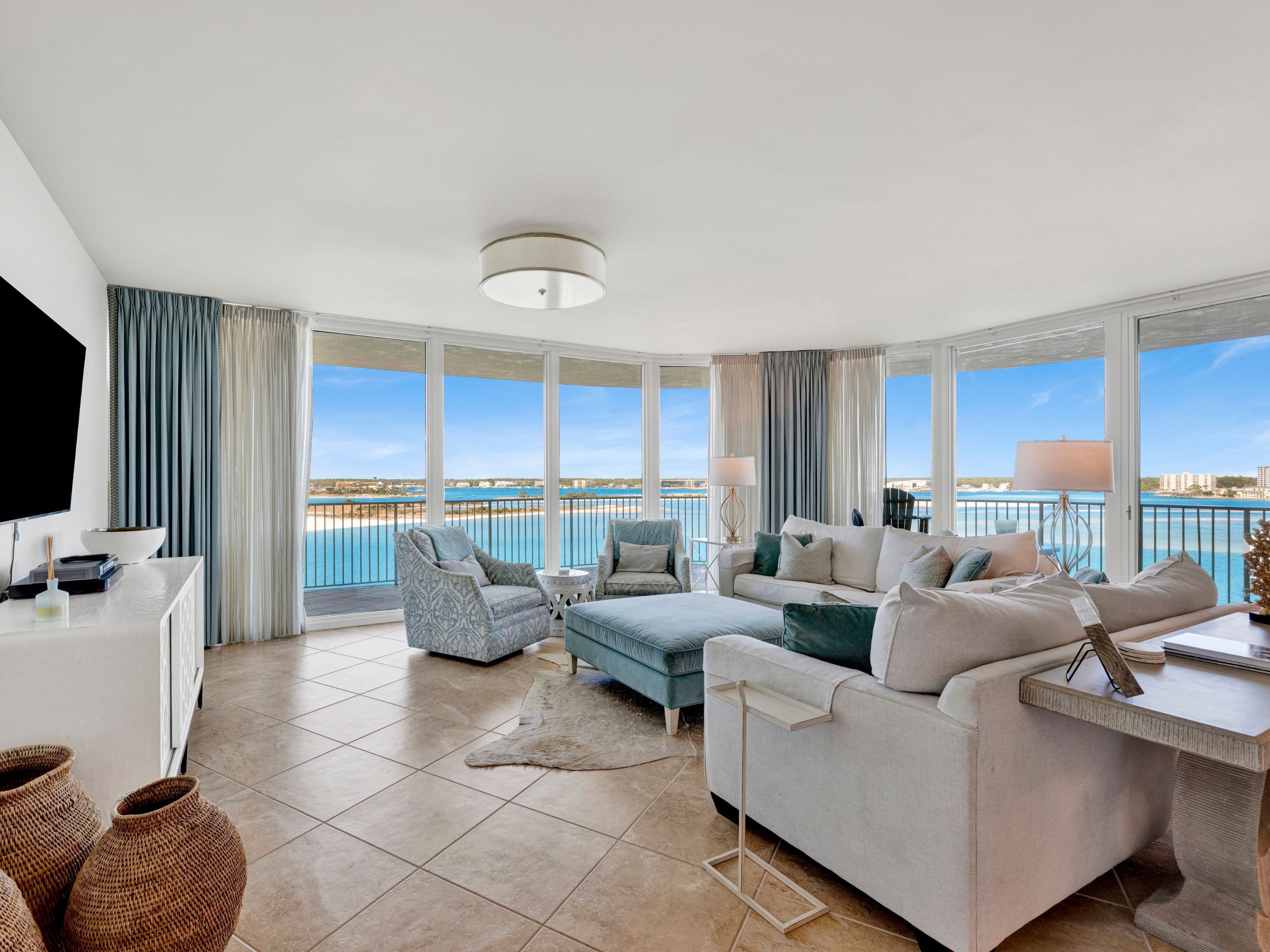 Kondominium (3 Bedrooms) | Bagian depan properti