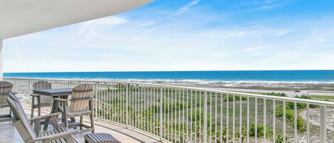 Condo, Multiple Beds, Balcony, Ocean View (#C813 - No Pets Allowed) | Restaurante al aire libre