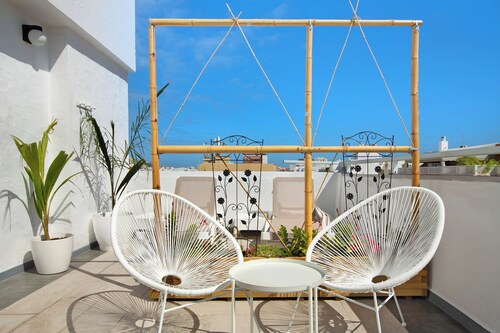 Studio Apartment "Estudio Massimo 7D" with Shared Terrace & Wi-Fi