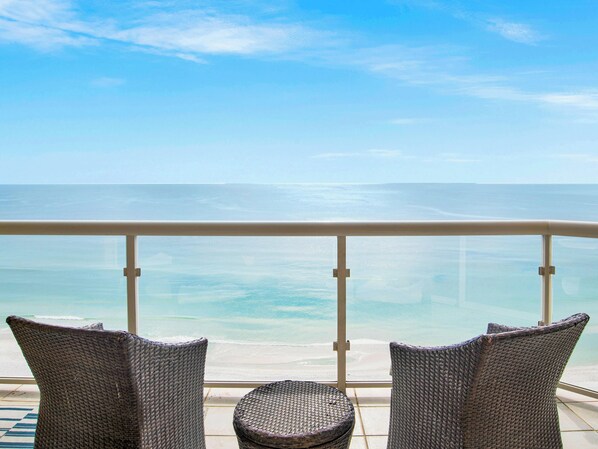 Apartment, Mehrere Betten, Balkon, Meerblick (#1608 - No Pets) | Unterkunftsgelände