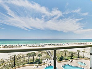 Apartment, Mehrere Betten, Balkon, Meerblick (#403 - No Pets) | Unterkunftsgelände