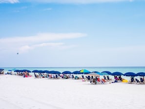 On the beach - Dunes of Crystal Beach by Southern Vacation Rentals (Destin)