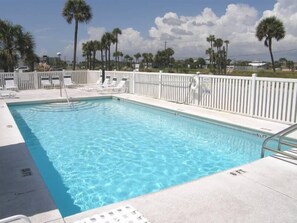 Pool - Emerald Towers West by Southern Vacation Rentals (Fort Walton Beach)
