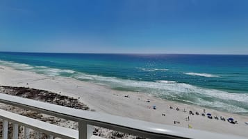 Condo (2 Bedrooms) | Property amenity