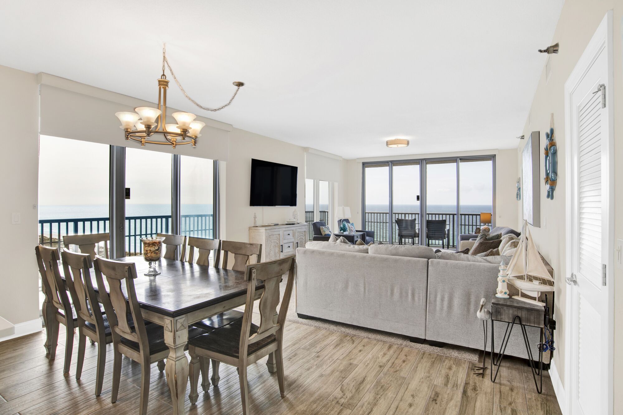 コンドミニアム ベッド (複数台) バルコニー オーシャンビュー (#1610 - No Pets) | 2 室のベッドルーム、客室ごとに異なる装飾、客室ごとに異なるインテリア、WiFi (無料)