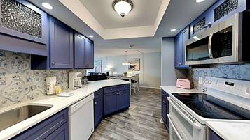 Condo, 1 King Bed with Sofa bed, Balcony (#465 - No Pets) | Private kitchen | Fridge, microwave, oven, stovetop