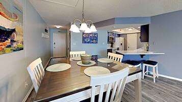 Condo, 1 King Bed with Sofa bed, Balcony (#465 - No Pets) | Dining