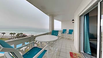 Apartment, 1 King-Bett und Schlafsofa, Balkon (#465 - No Pets) | Unterkunftsgelände