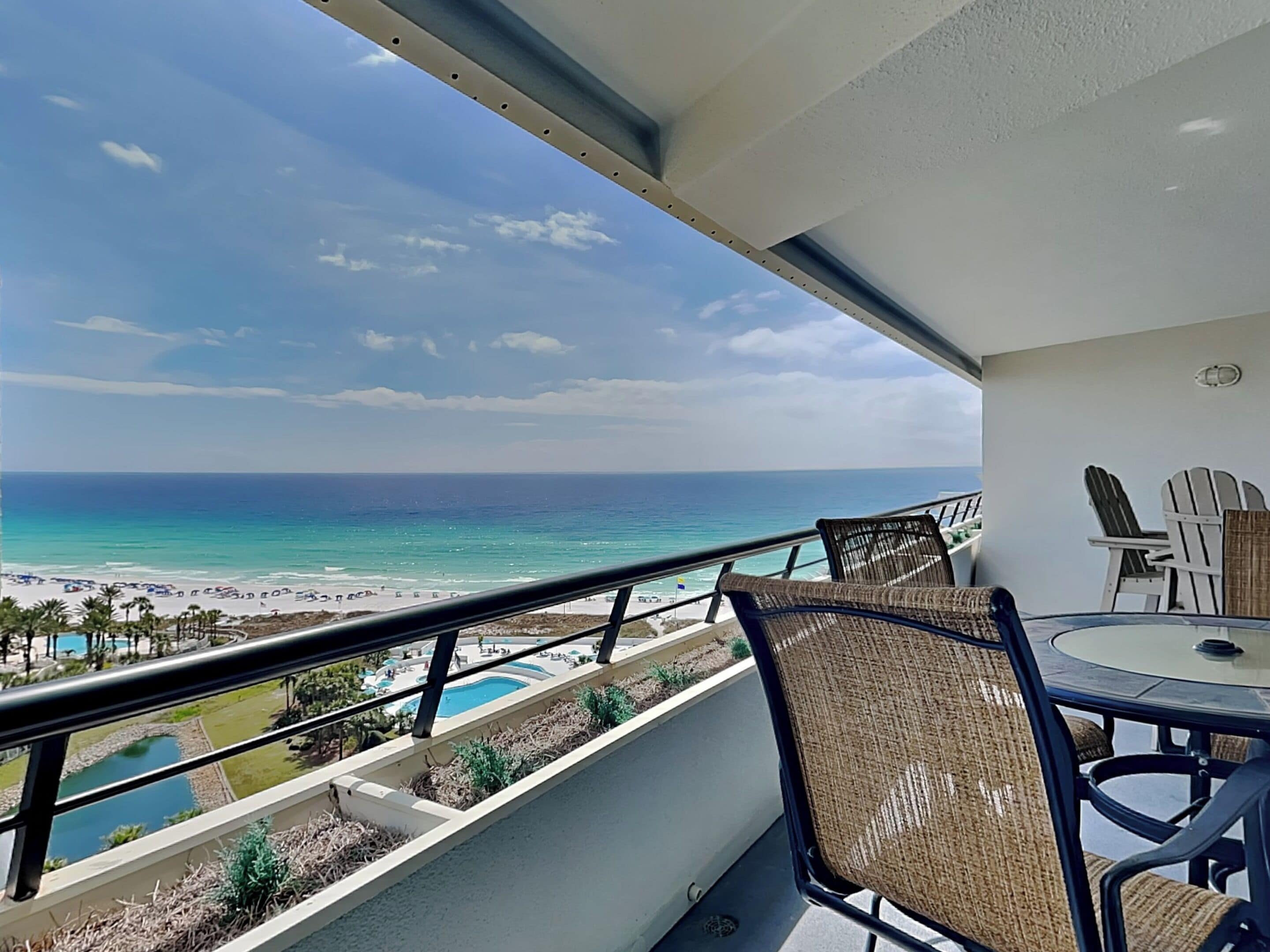 Condo (2 Bedrooms) | Front of property