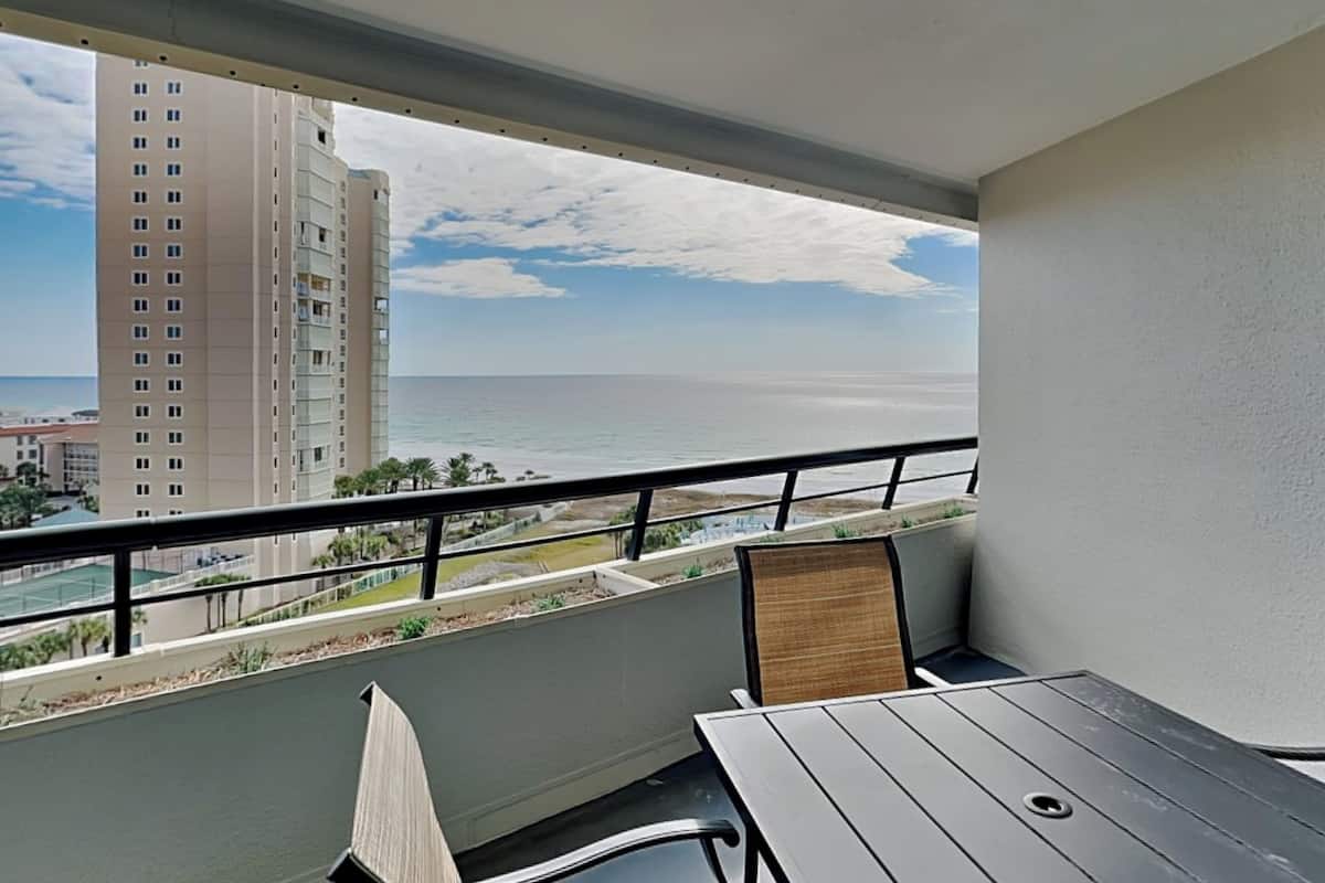 Condo (2 Bedrooms) | Front of property