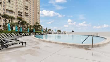 Condo (2 Bedrooms) | Property amenity