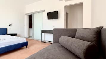 Executive Suite | 1 bedroom, blackout drapes, soundproofing, free WiFi