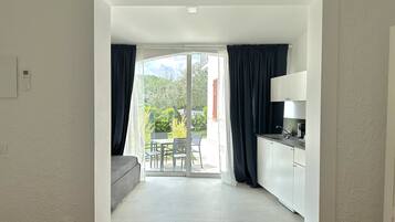 Deluxe Suite | 1 bedroom, blackout drapes, soundproofing, free WiFi