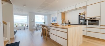 Sea & City View - Luxurious - Hiking